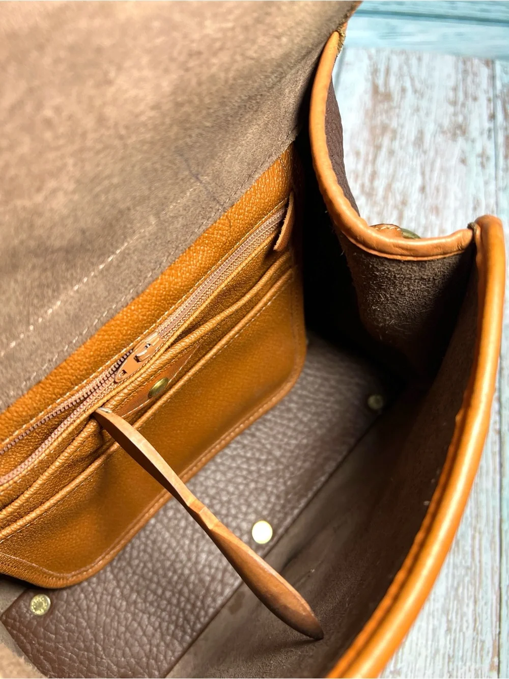 🦆 DOONEY & BOURKE ESSEX AWL PEBBLED BROWN AND BRITISH TAN CROSSBODY VINTAGE - Picture 10 of 16